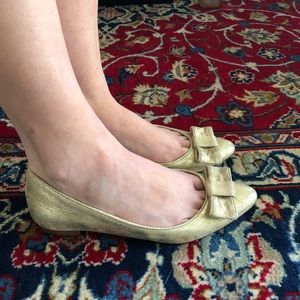 Crackle gold Kate Spade pointy toe flats, size 6